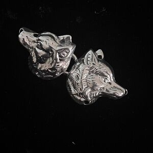 silver wolf cloak clasp